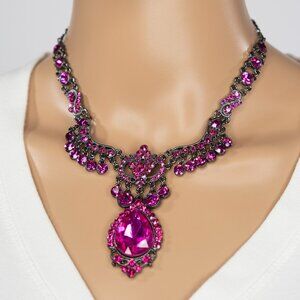 POFJ Rhinestone Necklace With A Dangling Faux Gem Surrounded By Smaller‎ Ones
